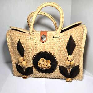 70's Woven Basket Tote Bag with UNIQUE Front Details In Great Condition